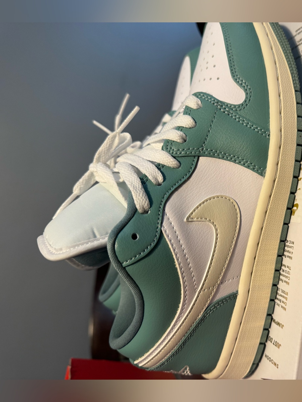 Nike Low-Top Sneaker in Seafoam Green, White & Cream